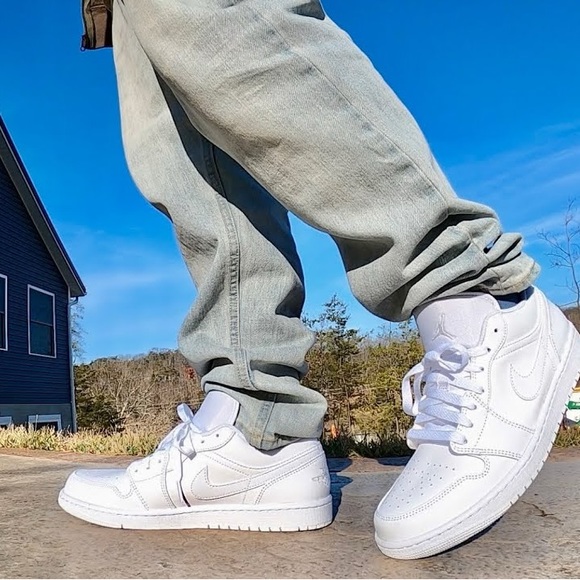 Jordan 1’s Triple White size 11 - Picture 6 of 8